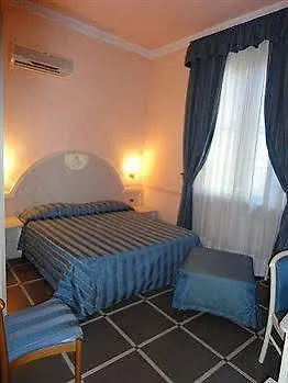 **  Hotel Villa Primavera Pisa Italy